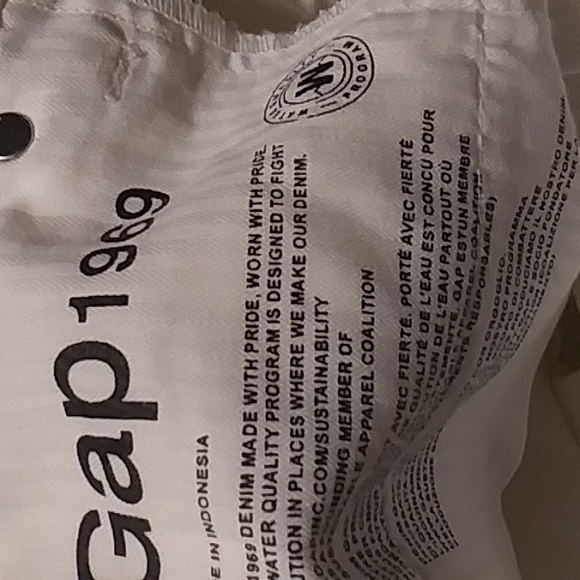 Gap 3 inch shorts - Picture 3 of 4